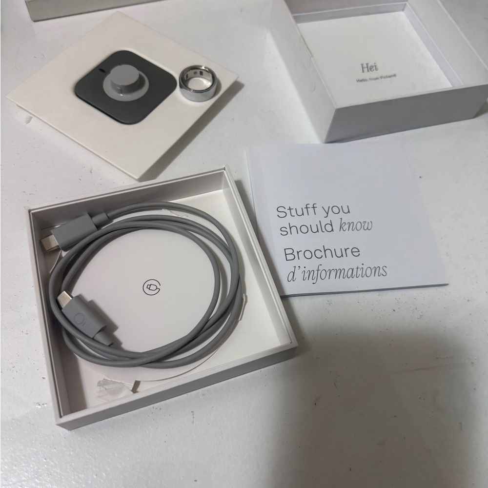 Oura Charging Dock and USB-C Cable in Gray and White